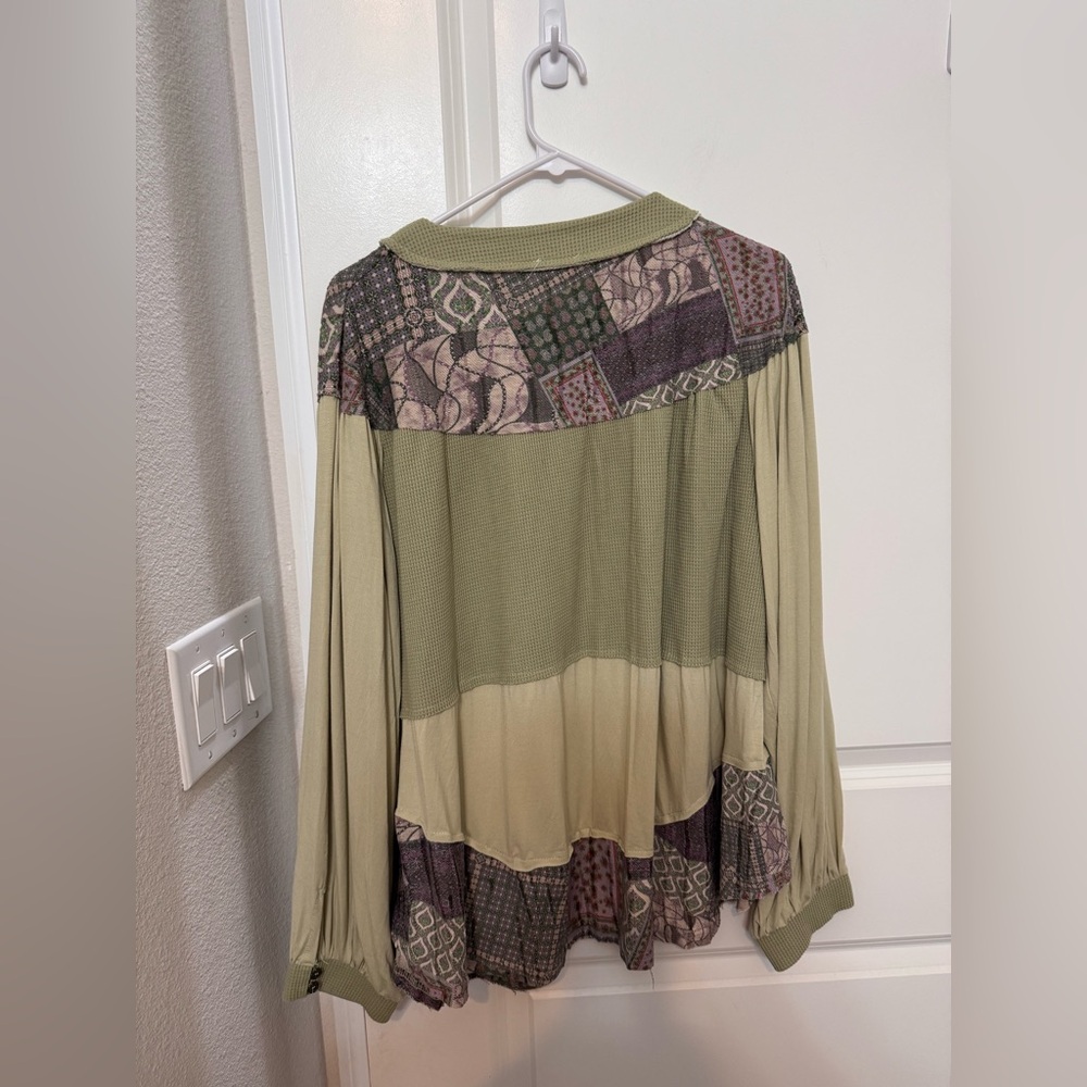 POL Women's Patchwork Button Down Shirt in Green - Picture 5 of 6